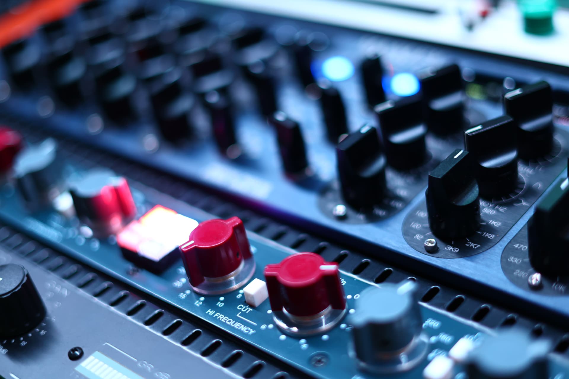 Weiss EQ1 MK2 Hardware EQ in the Dimension Mastering studio